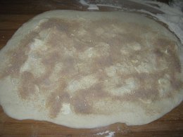 Рулетики с корицей и яблоками