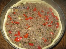 Пирог-запеканка из картофельного теста с фаршем и овощами