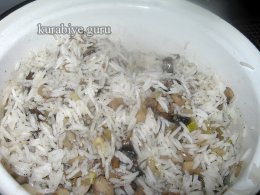 Утка без костей, фаршированная рисом с грибами 