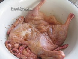Утка без костей, фаршированная рисом с грибами 