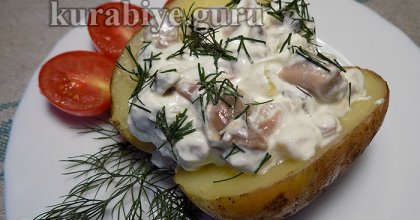 Печёный картофель с селёдочным соусом