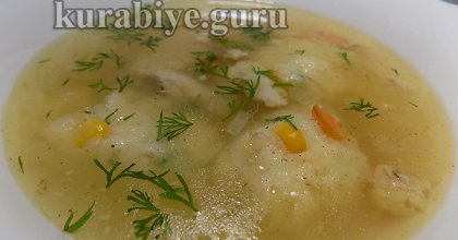 Куриный бульон с кукурузными клецками