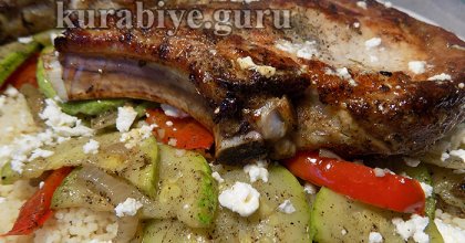 Свиная котлета с кускусом и овощами