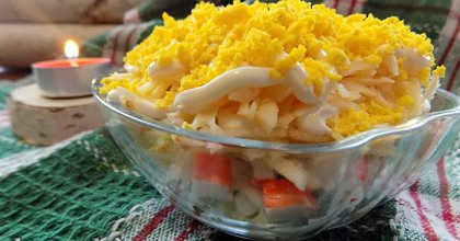Салат с тунцом и крабовыми палочками