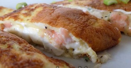 Омлет с красной рыбой, крим чизом и зелёным луком