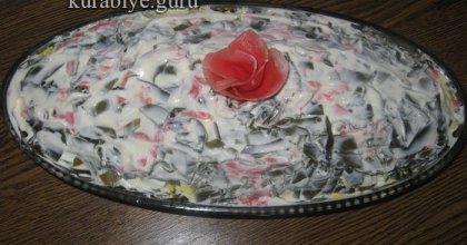 Салат из морской капусты с яйцом и рыбой 
