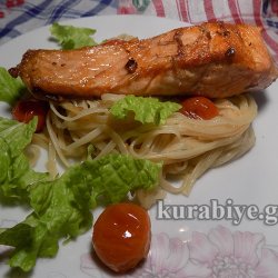 Лосось запечённый с помидорами