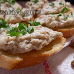 Куриный паштет с орехами 