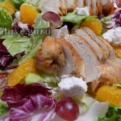 Салат с курицей гриль, апельсинами и фетой 