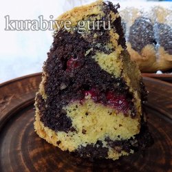 Шоколадно-мигдалевий кекс із вишнею