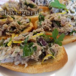 Брускетта с тунцом