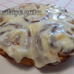 Рулетики с персиками и сливочной глазурью