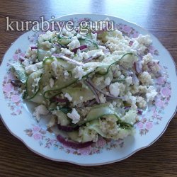 Салат с кускусом, огурцом и фетой 