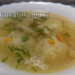 Куриный бульон с кукурузными клецками