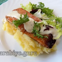 Запечённый лосось под горчичным соусом