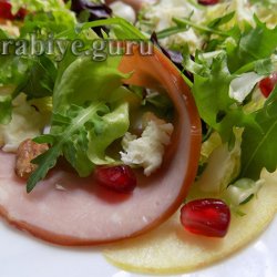 Осенний салат с ветчиной и яблоками 