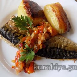 Жареная скумбрия с сальсой из сладкого перца 