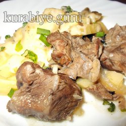 Жаркое в горшочке с говядиной и белым вином