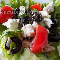 Средиземноморский салат с курицей
