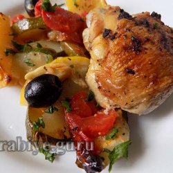 Запечённая курица с цуккини и помидорами 