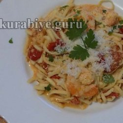 Тальятелле  с креветками в сливочном соусе с томатами