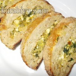 Рулет из рыбы с яйцом и луком