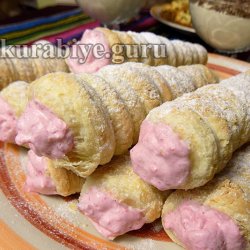 Трубочки с малиново-лимонным муссом