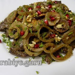 Печень жареная с луком и гранатом