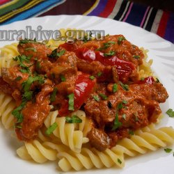 Смачний паприкаш із курки по-угорськи