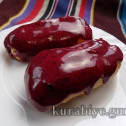 Еклери з сирним кремом і чорницею 