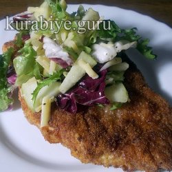 Куриная отбивная с яблочным салатом