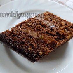 Шоколадний торт зі сливами 