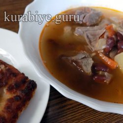 Фасолевый суп с картофельными хлебцами
