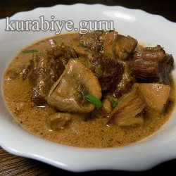 Сливочное рагу из говядины с шампиньонами 