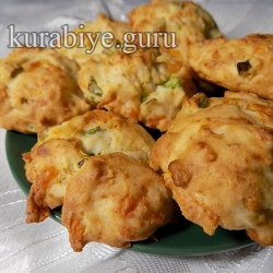 Сырное печенье с зелёным луком 