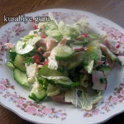Весенний салат с копченой курицей